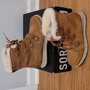 Size 7 Sorel Explorer Joan boots. Camel brown & waterproof.